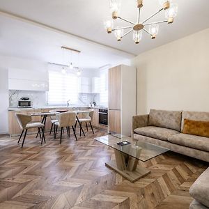 Miku Apartments-Luxury City View At Wilson Square